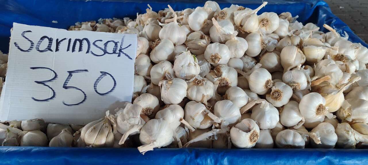 Menteşe Perşembe Pazarında Fiyatlar Cep Yakıyor: Sarımsak 350 TL ile Zirvede 14